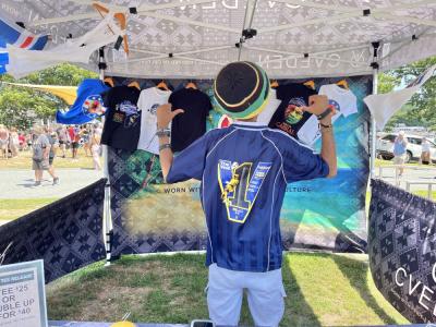 Eden Soares shows off his Vozinha-inspired jersey. Photo by Christian Uva